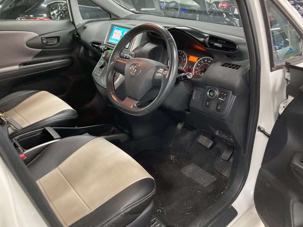 2011 TOYOTA WISH