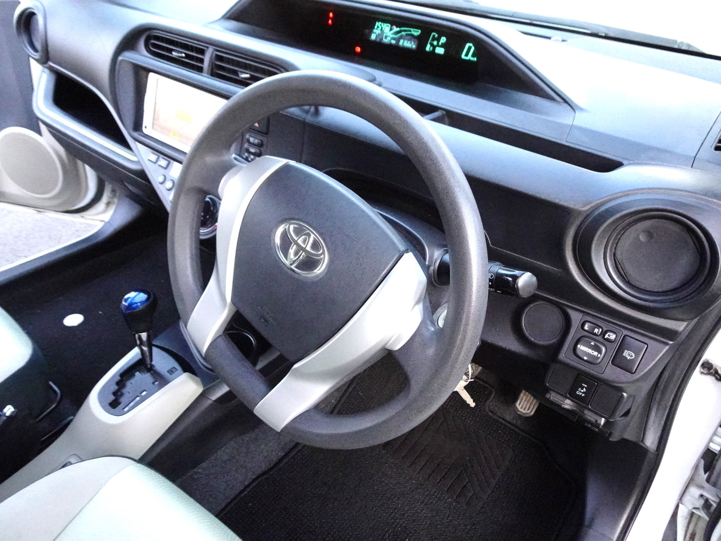 2013 TOYOTA HYBRID AQUA S