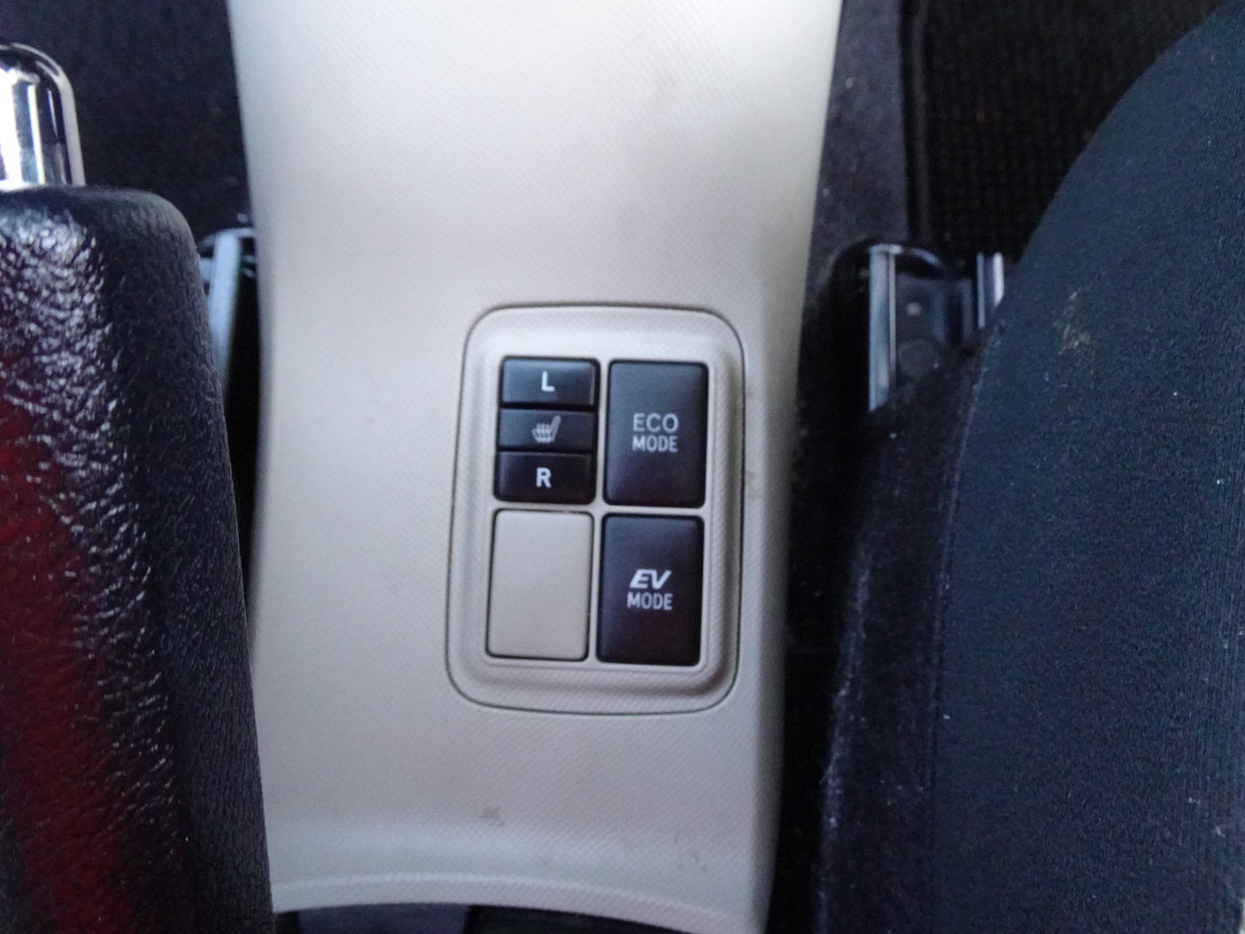 2013 TOYOTA HYBRID AQUA S