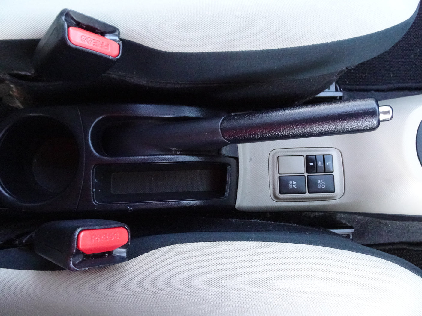 2013 TOYOTA HYBRID AQUA S