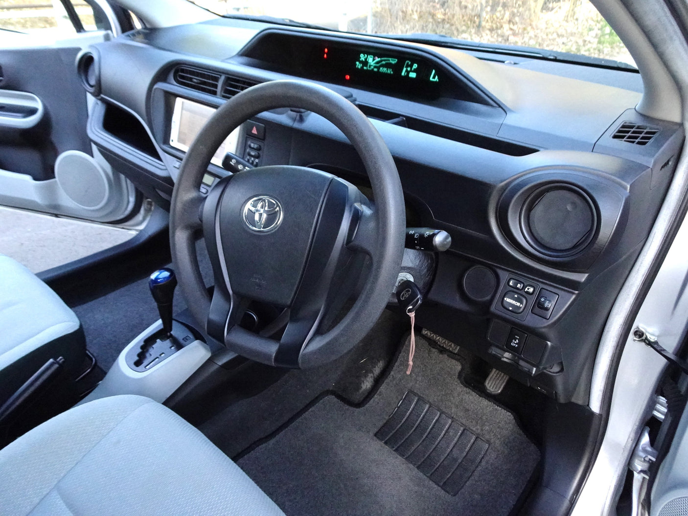 2013 TOYOTA HYBRID AQUA L