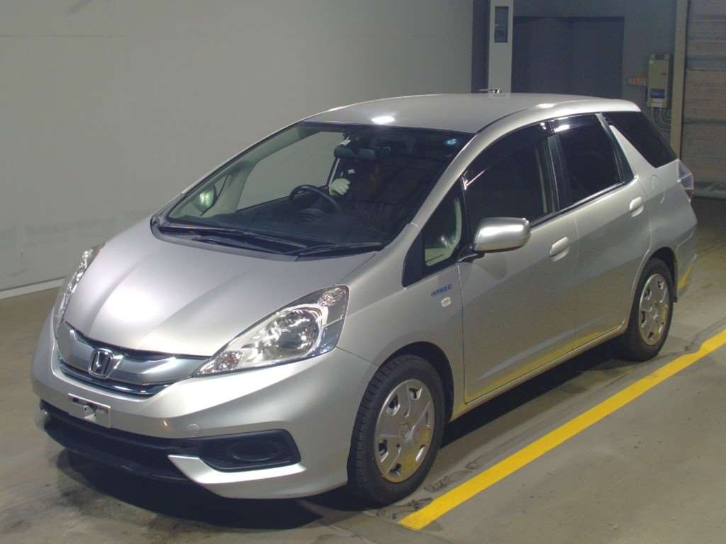 2014 HONDA Fit Shuttle Hydrid-C – Scuderia international